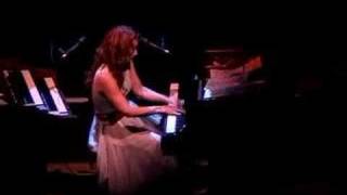 Tori Amos - Hartford-04-10-05 =4= Doll Story &amp; Carbon