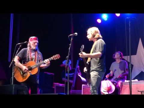 Willie Nelson & Lukas Nelson & Micah Nelson - Just Breathe - 7/4/2014