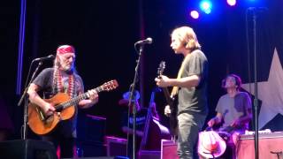 Willie Nelson & Lukas Nelson & Micah Nelson - Just Breathe - 7/4/2014