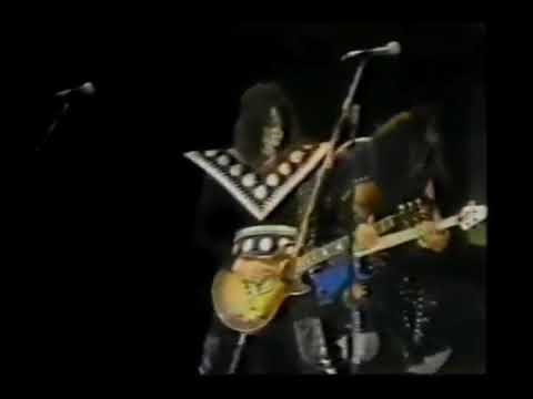 Ace Frehley Guitar Solo Midnight Special 1975