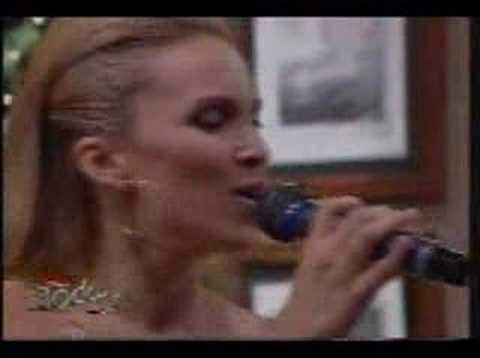 Claudia Albuquerque no Ronnie Von - "Remembering"