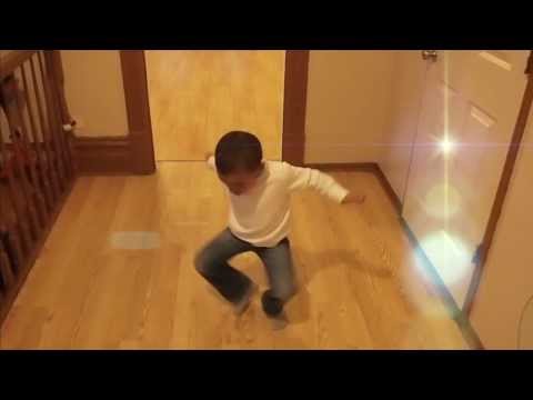 5 Yr  Old Bopping To Sicko Mobb's 