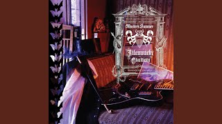 Mezi kopci cesta je klikatá