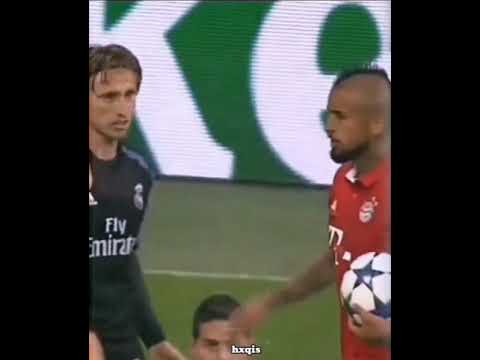 Vidal fighting with Modric