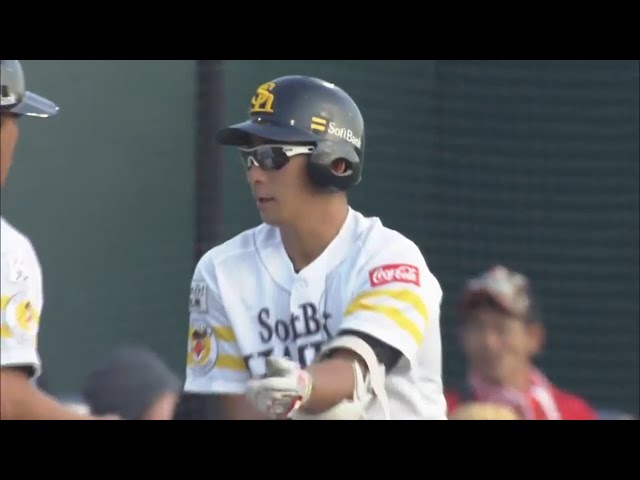 【ファーム】ホークス・塚田がレフトフェンス直撃のタイムリー3ベースヒット!!  2017/7/29 H-C(ファーム)
