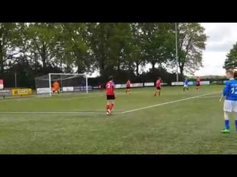 Wereldgoal! Voorzet? Uh...... Goal!