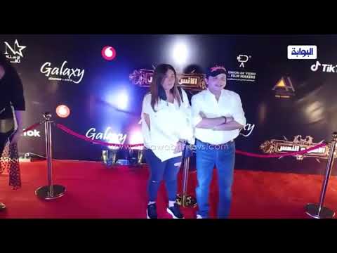 هنيدي وزوجته يصلان للاحتفال بالعرض الخاص لفيلم "الإنس والنمس"