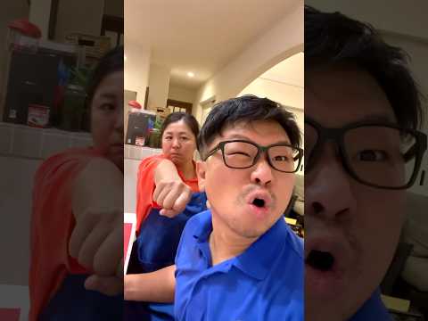 残り1個のギョーザを取り合う家族　#shorts