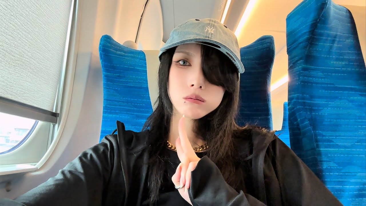 質問に答えたりする。