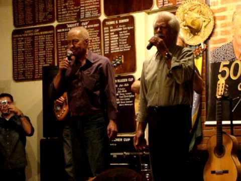 BERRANTE DE OURO - ZECA ( ZICO E ZECA ) E LÉU ( LIU E LÉO )