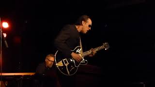 Joe Bonamassa - See See Baby - 11/1/15 Mr Kyps - Poole, England