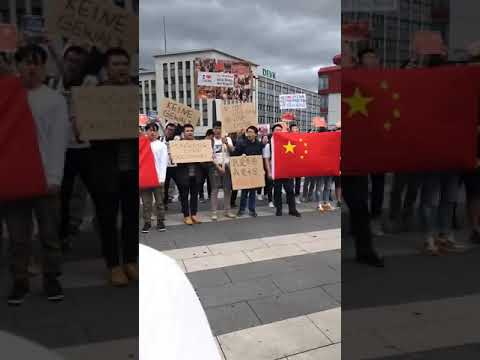 德国华人华侨和留学生在科隆自发举行“爱国护港”集会