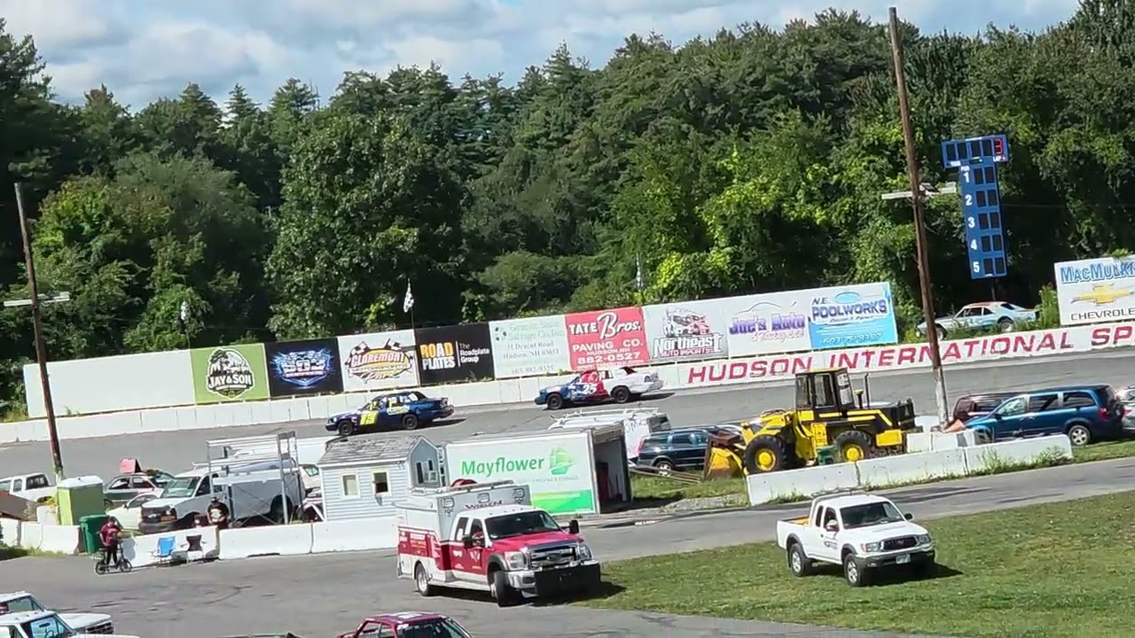 Hudson Speedway Crown Vics Heat 1 Race