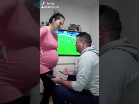 #kapetanteo #tiktok #humor #brak  POROD VS LIGA PRVAKA! KAD ŽENI KRENE POROD A MUŽ GLEDA UTAKICU 😂