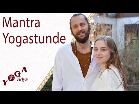 Mantra Yin Yoga  - Yoga Vidya Ashram Live - 09:15 Uhr 12.03.2022