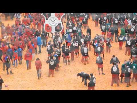 Battaglia delle arance in piazza di città - 2 di 11 - Carnevale Ivrea 2014