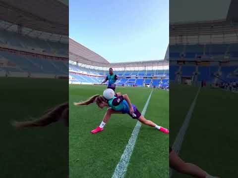 #freestyle Crazy skills by @Lia Lewis 勞 #freestylefootball #tekkers #Soccer #so
