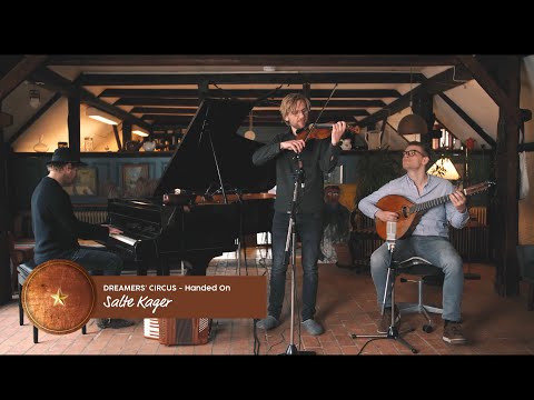 'Salte Kager' - Handed On - Dreamers' Circus