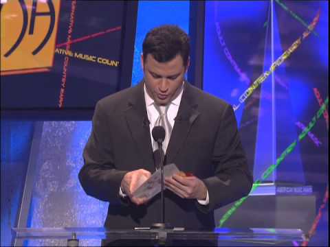 Reba McEntire Wins Favorite Country Female Artist -- AMA 2004