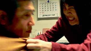 映画『酔うと化け物になる父がつらい』予告編