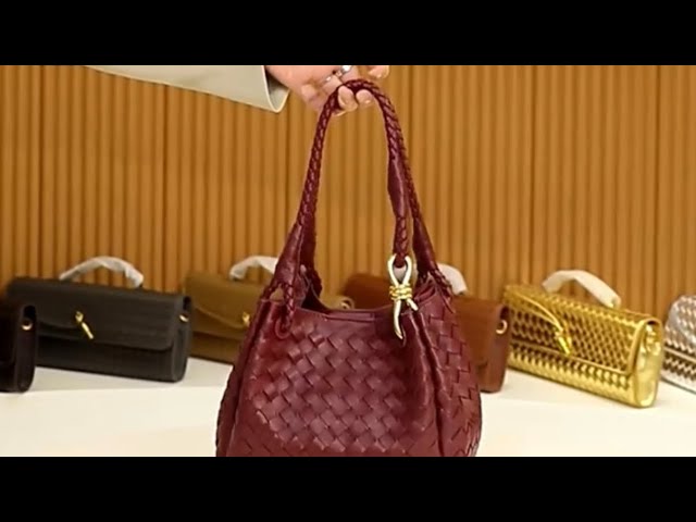 بوتيغا براشوت | عنابي