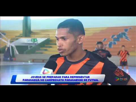 Jovens se preparam para representar Paranaguá no Campeonato Paranaense de Futsal.