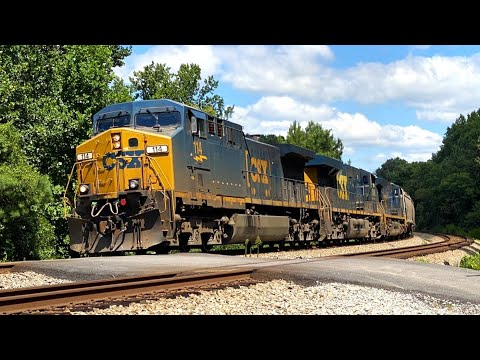 CSX G635 Meets Amtrak 92 at BX