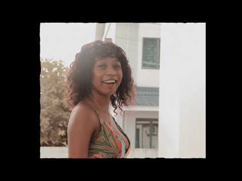 Crispy Malawi - WakUSAlala Tina (Music Video)