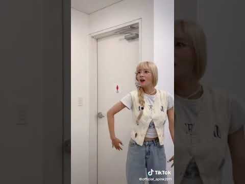 APINK CHORONG AND BOMI  DOING MERRYME CHALLENGE 💖