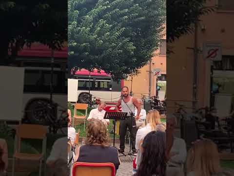 Franco Bruno scalda la folla, ma la risposta è timidina