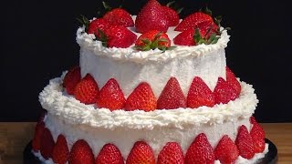 Receta Tarta de fresas con nata y bizcocho denso de chocolate - Recetas, paso a paso. Loli Domínguez