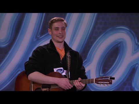 Simon Karlsson imponerar med sin egna låt Crossing The Waters - Idol Sverige (TV4)