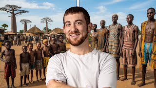World's Tallest & Smallest People (are neighbors!)