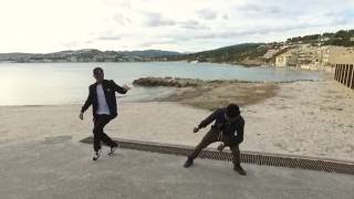 Two Robots wake up on the beach...Poppin John | Nonstop