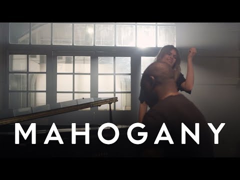 Laura Doggett - Old Faces | Mahogany Session [4K Resolution]