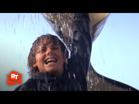 Free Willy - Willy's Big Jump!