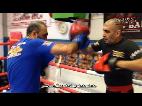 Pratzentraining - Enver Örek und Sifu Nihat Atamtürk