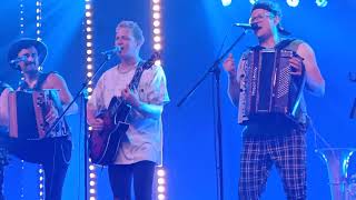 Music video thumbnail preview for Fäaschtbänkler - 'Über Wolken' - Live auf dem Oktoberfeest Sittard-26. Oktober 2022, die Niederlande by Fäaschtbänkler