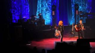 Hunter Hayes and Tori Kelly Duet “Wanted” at the Ryman