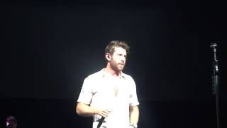 Brett Eldredge sings &quot;No Stopping You&quot; live at PNC Music Pavilion