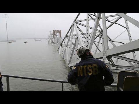 شاهد: محققون على متن سفينة دالي التي أسقطت جسر بالتيمور