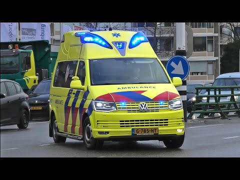 A1 Diverse ambulances uit Drenthe & IJsselland komen met spoed aan bij het ziekenhuis in Zwolle