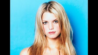 Jessica Simpson Attempting The &#39;I Wanna Love You Forever&#39; Climax Live