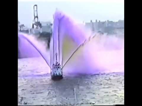 Thumbnail for Cunard Ocean Liner QE2 arrives in Osaka