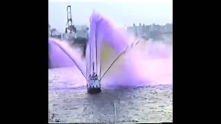 Cunard Ocean Liner QE2 arrives in Osaka