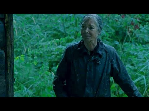 Старушка - бывшая ЦРУшница (кадры из триллера "Лу/Lou", 2022)