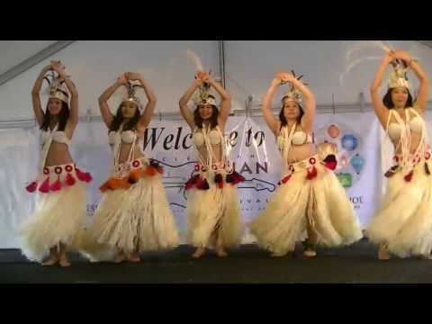 Grass skirt Hula dance from Tahiti -- watch the hips