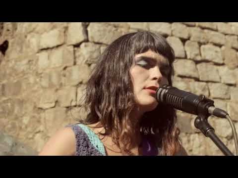 Camila Moreno -  Suficiente - Las Ruinas de Oro