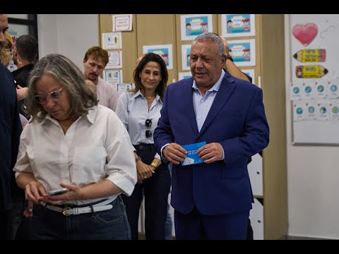Gadi Eisenkot casts his vote in Israeli elections