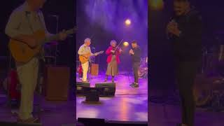 Gente Humilde emociona plateia com parceria histórica